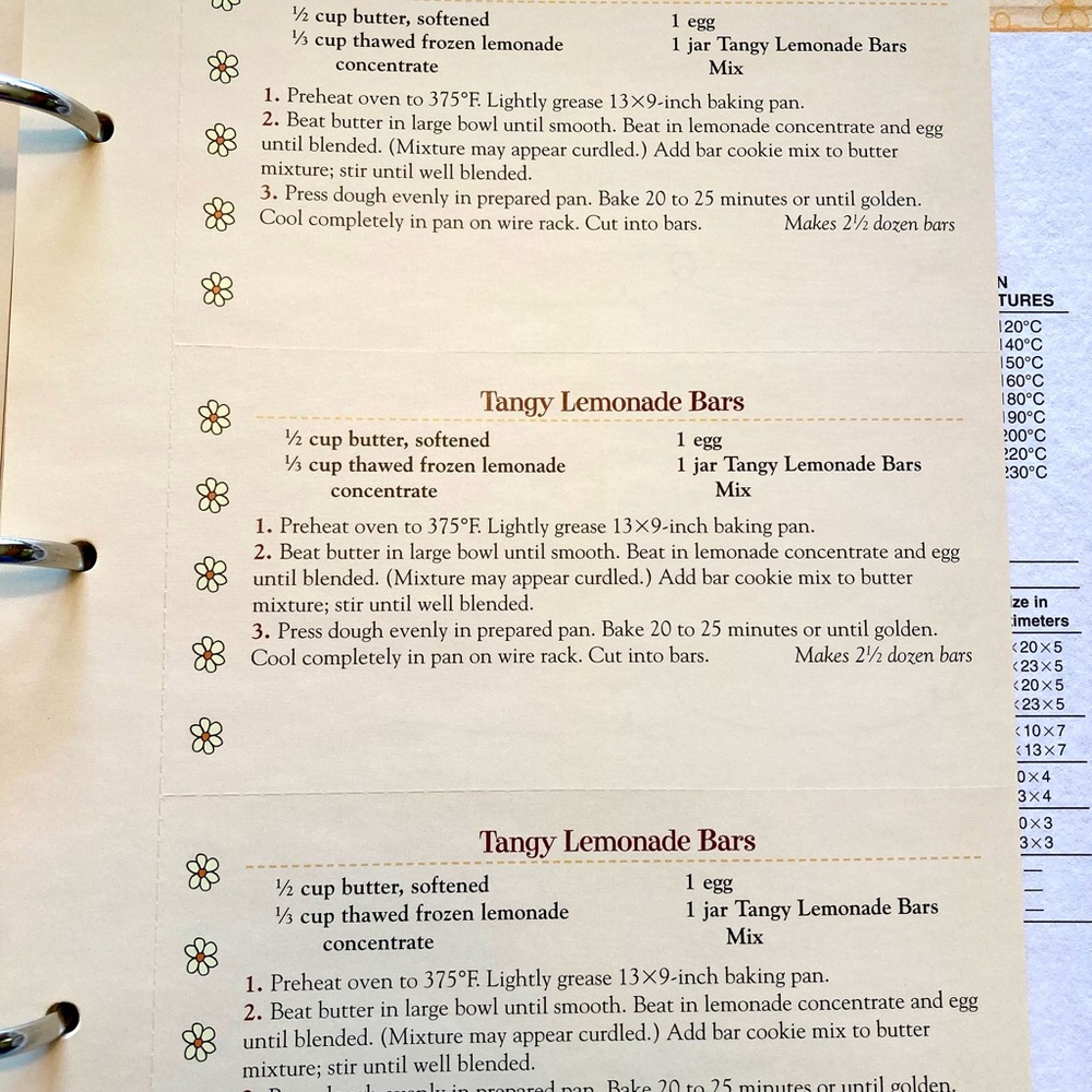Cookbook: Gifts from a Jar: Cookies, Brownies & Bars Book - Picture 7 of 10